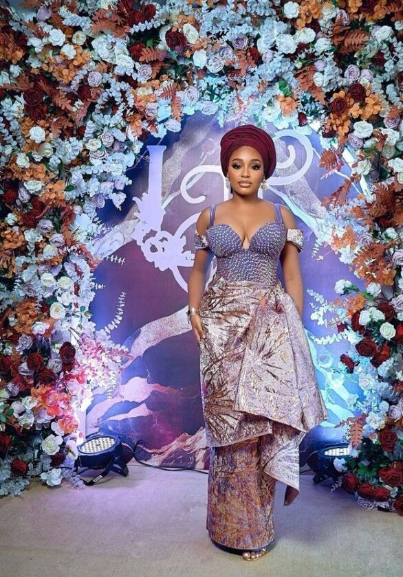 Latest and Beautiful Asoebi Styles for Owambe. Nigerian Attire, Beautiful Ankara Gowns, Beautiful Ankara Styles, Ankara Gown, Ankara Gown Styles, Aso Ebi Styles, Asoebi Styles, Casual Hairstyles, Aso Ebi