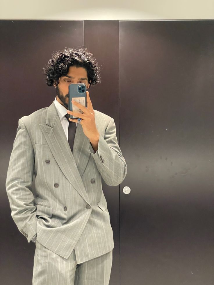 Men Suit Oversized, Men’s Suits 2023, Oversized Suits Men, Prom Suit Ideas, Graduation Suit, Double Breasted Suit Men, Graduation Suits, Prom Suits For Men, Stylish Mens Suits