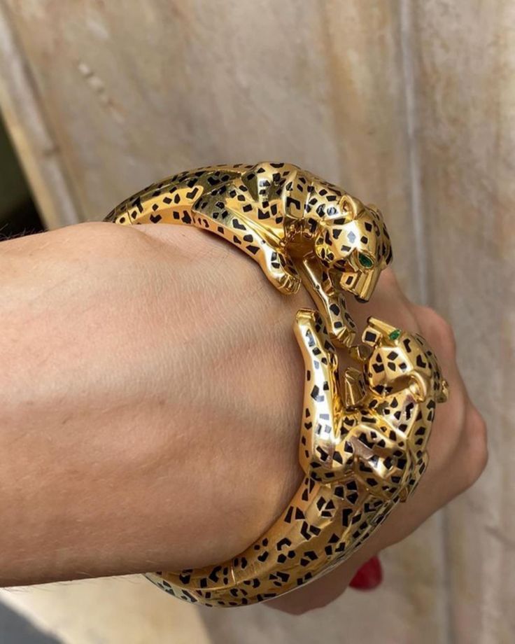 Embrace the wild elegance of our Handmade Unique Panther Jewelry, featuring a stunning 14K Gold Panther Bracelet that's the perfect gift for mothers or anyone celebrating their birthdays. This eye-catching piece beautifully combines bold sterling silver with luscious onyx accents, making it an unforgettable statement for animal lovers--don't miss the chance to add this exquisite treasure to your collection today! ⭐ 𝐌𝐚𝐭𝐞𝐫𝐢𝐚𝐥 𝐃𝐞𝐭𝐚𝐢𝐥𝐬 ⭐ Base Metal: 925 Sterling Silver Metal Purity: 9 Panther Bracelet, 3d Ring, Panther Jewelry, Panther Ring, Animal Bracelet, Fancy Jewelry Necklace, Cute Couple Gifts, Asian Countries, Mens Gold Jewelry