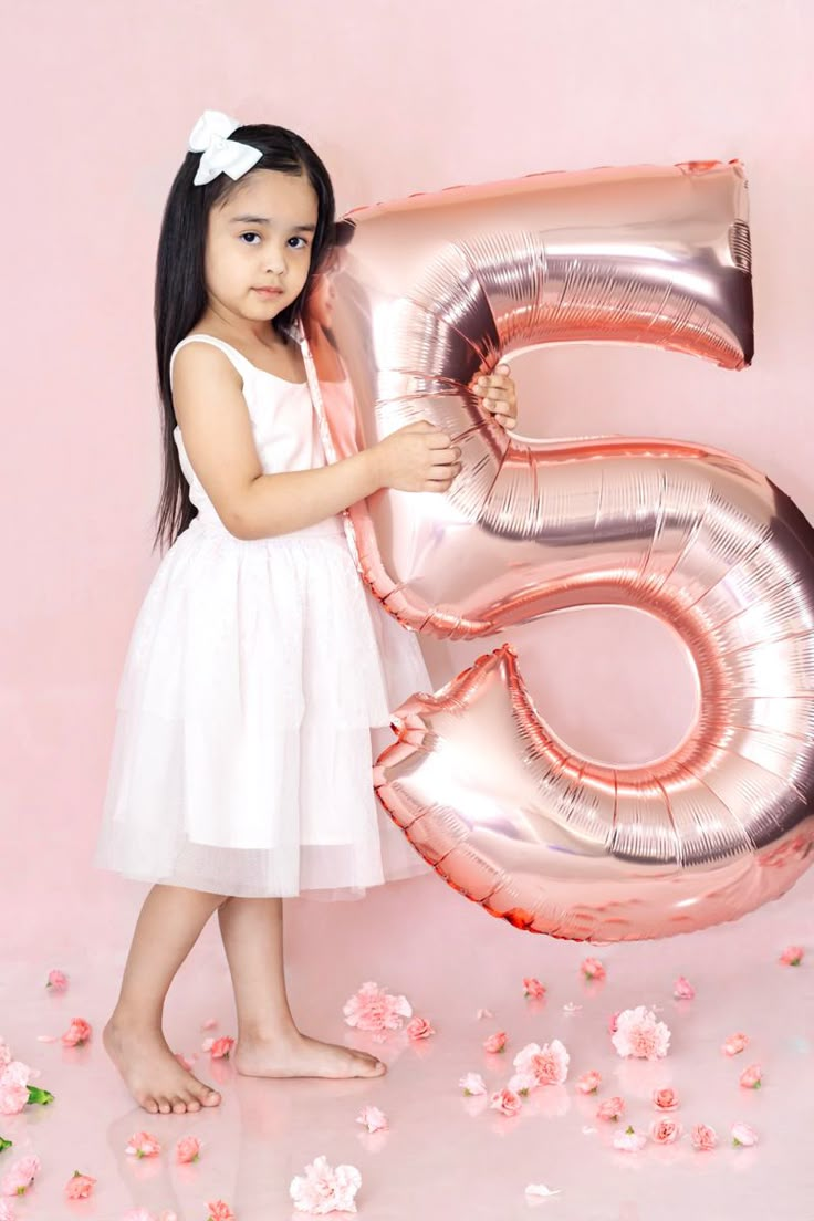 Cincoñera Photoshoot, Five Year Old Photo Shoot, 5 Year Photoshoot Ideas, Fourth Birthday Photoshoot, Fifth Birthday Photo Shoot, 5 Year Birthday Photoshoot, 5 Birthday Photoshoot, 4th Birthday Photoshoot Ideas, Birthday Photoshoot Ideas Kids