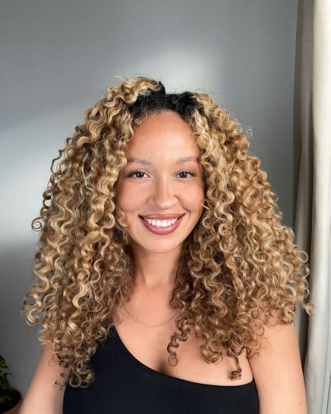 Honey Blonde Curls, Grateful For Life, Hair Colorful, Dyed Curly Hair, Natural Curly Hair Cuts, Feeling Safe, Highlights Curly Hair, Making Tea, Honey Brown Hair