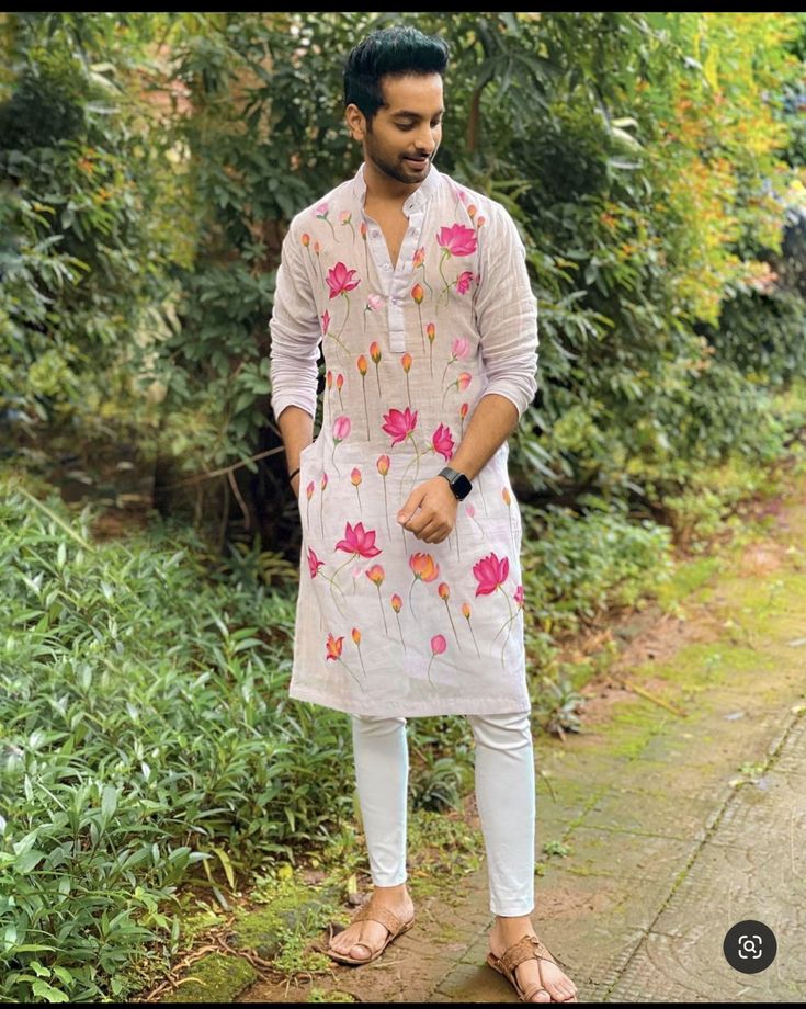 Colorful Kurta For Men, Pichwai Kurta Men, Painting Kurta For Men, Mens Navratri Kurta Designs, Painted Kurta For Men, Mens Fashion Illustration Indian, Painting On Kurta For Men, Navratri Outfits For Men, Kurta Painting Design For Man