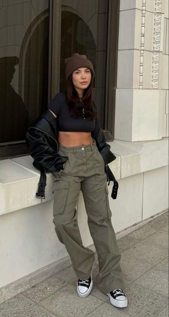 Rate This Cargo pants outfit From ⭐1~10. SAVE & FOLLOW i will update everyweek. Pants Verde, Cargo Outfits Women, Green Cargo Pants Outfit, Celana Kargo, Cargo Pants Outfit Women, Cargo Outfit, Pants Outfit Fall, Winter Pants Outfit, Cargo Pants Outfit