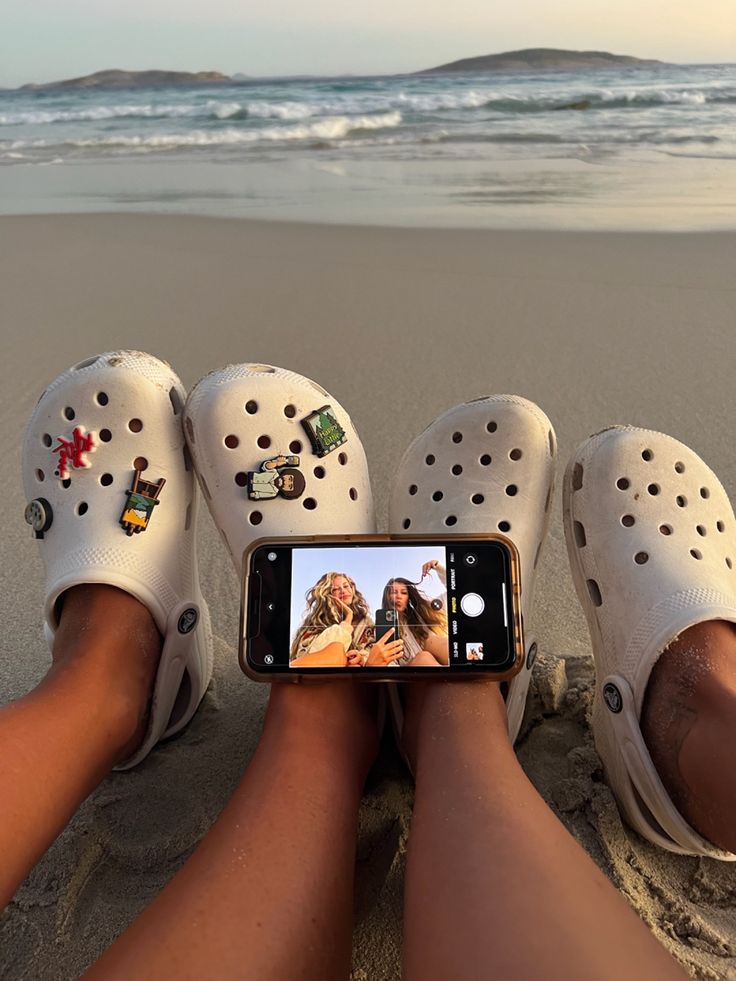 crocing around Crocs Preppy, Stucco Crocs, Croc Aesthetic, Crocs Outfit Summer, Crocs Aesthetic Outfit, Charm Crocs, Croc Outfits, Random Poses, Crocs Aesthetic