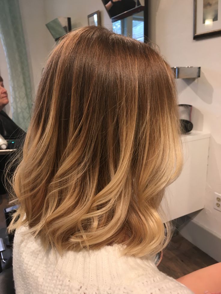 Short Gold Blonde Hair, Golden Balyage Short Hair, Balayage Before And After Brunettes, Light Honey Brown Hair Short, Natural Highlights For Brown Hair Short, Short Honey Blonde Hair Dark Roots, Short Honey Hair, Caramel Blonde Hair Short, Golden Blonde Short Hair