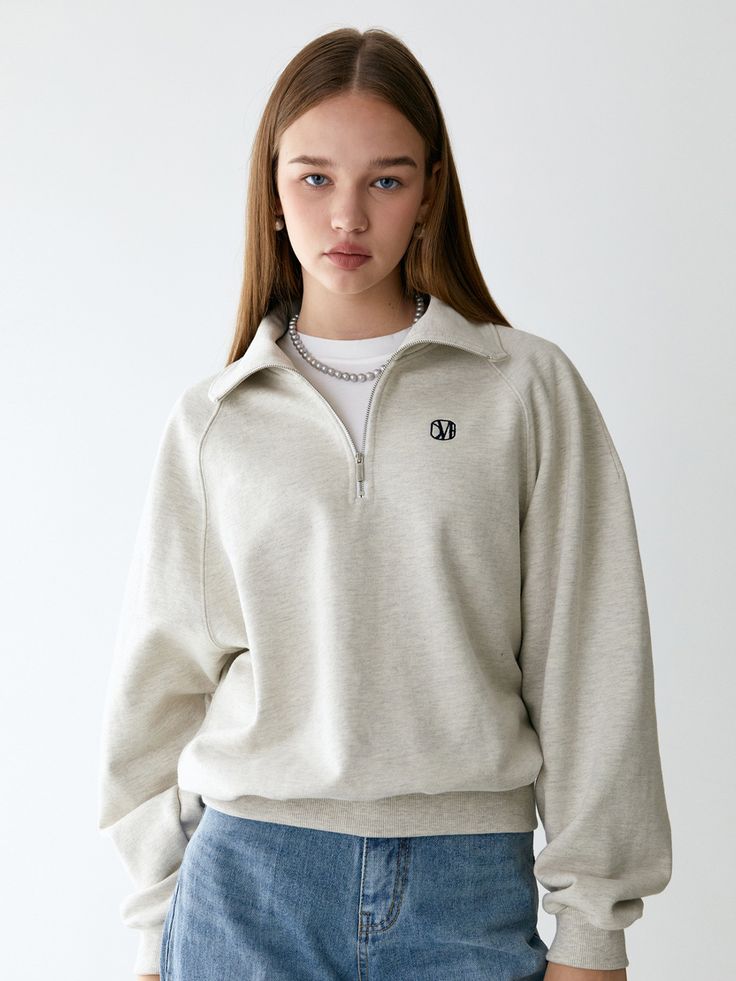 Editor's NotesCasual sweatshirts that made ofsolid and comfortable cotton fabric. Featuring the high-neck design with zip-updetail, and the logo embroidery and zipper in contrast color that added acasual point to the design. Style with various bottoms like skirts, denimjeans, or trousers to complete the casual outfits. - High-neck designwith zipper closure- Logoembroidery detail- Ribbed hemand cuffs- Contrast color of zipper andlogo- Loosesilhouette Measurements(in.)ONE SIZE (XS-M)- To Zipper Sweatshirt Women, Gray Half Zip Pullover Outfit, Quarter Zips For Women, Quarter Zip Aesthetic, Half Zipper Outfit, Half Zip Top Outfit, Cotton Half-zip Sweatshirt With Zipper Closure, Cotton Half-zip Sweatshirt With Zipper, Casual Funnel Neck Sweatshirt With Zipper