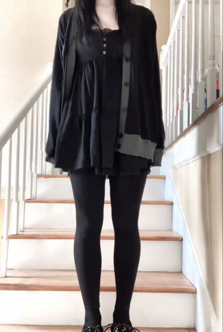 Girly Gothic Outfits, Cute Outfits Goth, Goth Layered Outfits, Max Black Outfits, Goth Simple Outfits, Goth Outfits Simple, Grey And Black Outfits, Goth School Outfit, Everyday Goth Outfits