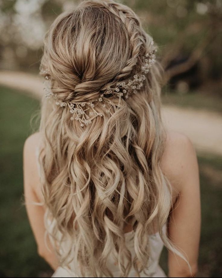 Unique Wedding Hair, Bride Hairstyles For Long Hair, Wedding Hair Ideas, Bridal Hair Half Up, Down Wedding Hairstyles, Half Up Wedding Hair, Boho Bridal Hair, Wedding Hair Half, Half Up Half Down Wedding