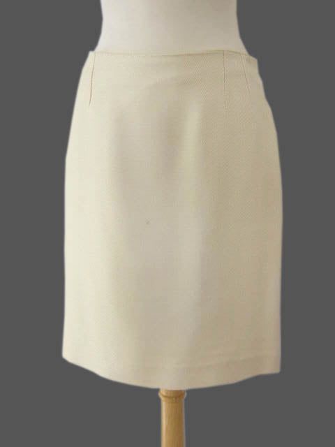 Here is a wonderful women's skirt from Kiton. As is their sartorial tradition, each Kiton garment is handmade in their factory in Naples, Italy and features the finest hand stitching throughout, and of course their exclusive fabrics are among the most luxurious in the world! DETAILS: Color: Cream Size Tagged: IT 44 Fabric: 100% Silk Weight: Spring/Summer/Fall Lining: Yes Made in: Italy MEASUREMENTS: Waist: 30" Hips across: 19" Length: 20" Luxury Medium Wash Cotton Skirt, Luxury Cotton Midi Skirt, Luxury Beige Knee-length Skirt, Luxury Cream Knee-length Skirt, Kiton Menswear, Women's Skirt, Cream Silk, Naples Italy, Summer Fall