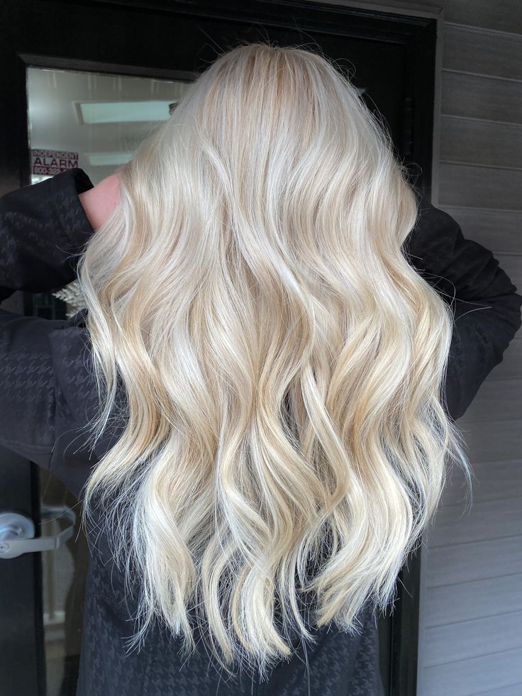 Light Blonde Inspiration, Cute Platinum Blonde Hair, Hair Inspo Color Platinum Blonde, Light Bright Blonde Hair, Brightest Blonde Hair, Mid Length Blonde Hair Extensions, Bright Blonde Hair With Highlights, Light White Blonde Hair, Cool Toned Platinum Blonde Hair