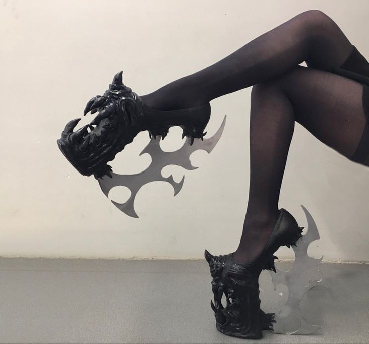 Gothic Mode, Goth Shoes, Pretty Knives, Dr Shoes, Character Reference, Mode Inspo, Art Tutorial, Crazy Shoes, Fantasy Clothing