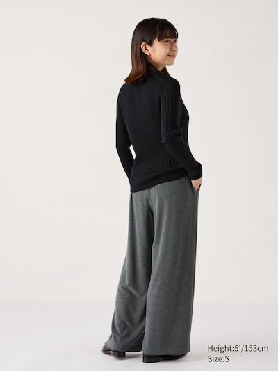 - Versatile relaxed cut and elastic waistband.  Function details  - Sheer: Not Sheer - Fit: Relaxed - Silhouette: Straight - Pockets: With Pockets  - The images shown may include colors that are not available.  Product ID: 473168 Pants Short, Styling Ideas, Uniqlo, Short Pants, Not Available, Elastic, Pants, Color, Trousers