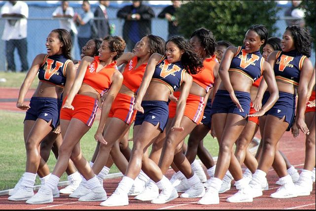 the cheerleaders are lined up on the field