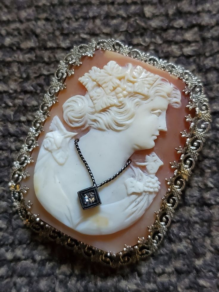 Beautiful vintage cameo brooch/pendant in 14K with single diamond. Selling as is. Free Shipping! Exquisite Diamond-accented Brooches For Gifts, Elegant Medallion Brooch For Collectors, Elegant Cameo Jewelry, Elegant Medallion Brooch For Formal Occasions, Elegant Cameo Jewelry For Formal Occasions, Antique Diamond Brooches For Collectible, Elegant Cameo Necklace For Formal Occasions, Heirloom Style Cameo Brooch For Formal Occasions, Heirloom Cameo Brooch For Formal Occasions