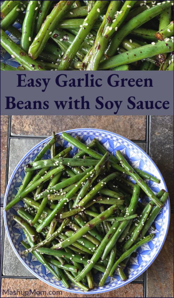 green beans with soy sauce in a blue and white bowl on a tile floor next to the words easy garlic green beans with soy sauce