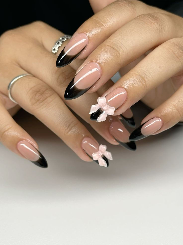 Cute Black Nails Ideas Almond, Baddie Nails Instagram Almond, Simple French Tips, Different Nails, Nail Art Simple, Elegant Touch Nails, Minimalist Nail, Minimalist Nail Art, Diy Techniques