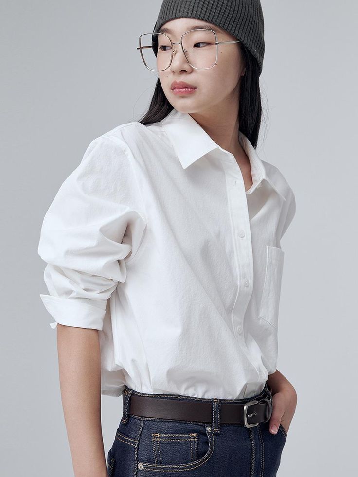 Composition : C65%, N35%Color : WhiteCountry of Origin : Republic of Korea White Business Casual Blouse, White Casual Blouse For Business Casual, White Office Top With Shirttail Hem, White Business Casual Shirt With Shirttail Hem, White Shirttail Hem Shirt For Business Casual, White Business Casual Tops For Fall, Business Casual White Tops For Fall, Modern White Blouse With Shirttail Hem, White Classic Shirt With Relaxed Fit