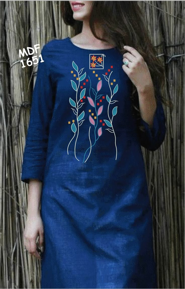 Handprint Kurti Design, Handpaint Kurti Design, Hand Paint Kurti Design, Kurta Hand Embroidery Design, Hand Painted Kurtas For Women, Kurti Painting Ideas, Hand Paint Kurti, Febric Penting Design Kurti, Fabric Paint Kurti Design