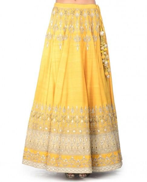 Yellow Gotta Patti Lehenga Set Gotta Patti Lehenga, Yellow Lengha, Lehenga Color Combinations, Indian Bridal Wear Red, Lehenga Yellow, Gotta Patti Work, Gota Patti Work, Desi Outfits, Yellow Lehenga