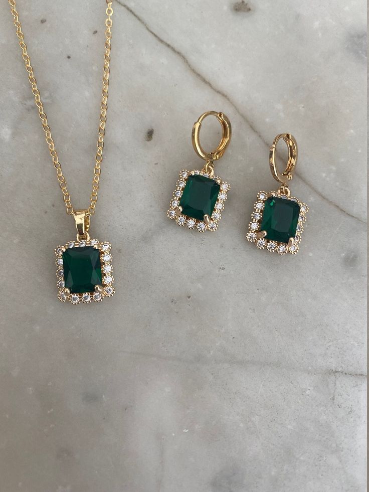 Gold-plated huggie hoop earrings measuring 1.2 cm x 1.4 cm with a rectangle emerald green jewel and crystal charms measuring 1.3 cm x 1.6 cm. Comes in a pair and the base metal is brass. Comes in a black velvet pouch. If this is a gift and you would like a box free of charge please mark as a gift or leave a note at checkout. Matching necklace available here...https://www.etsy.com/uk/listing/1179610652/gold-crystal-emerald-green-rectangle?ref=listing_published_alert INTERNATIONAL BUYERS please ch Luxury Green Onyx Jewelry For Gift, Emerald Earrings Outfit, Emerald Green Earrings Wedding, Wedding Earrings Green, Real Emerald Jewelry, Green And Gold Accessories, Dark Green Jewelry Set, Emerald Wedding Earrings, Emerald Green And Gold Jewelry