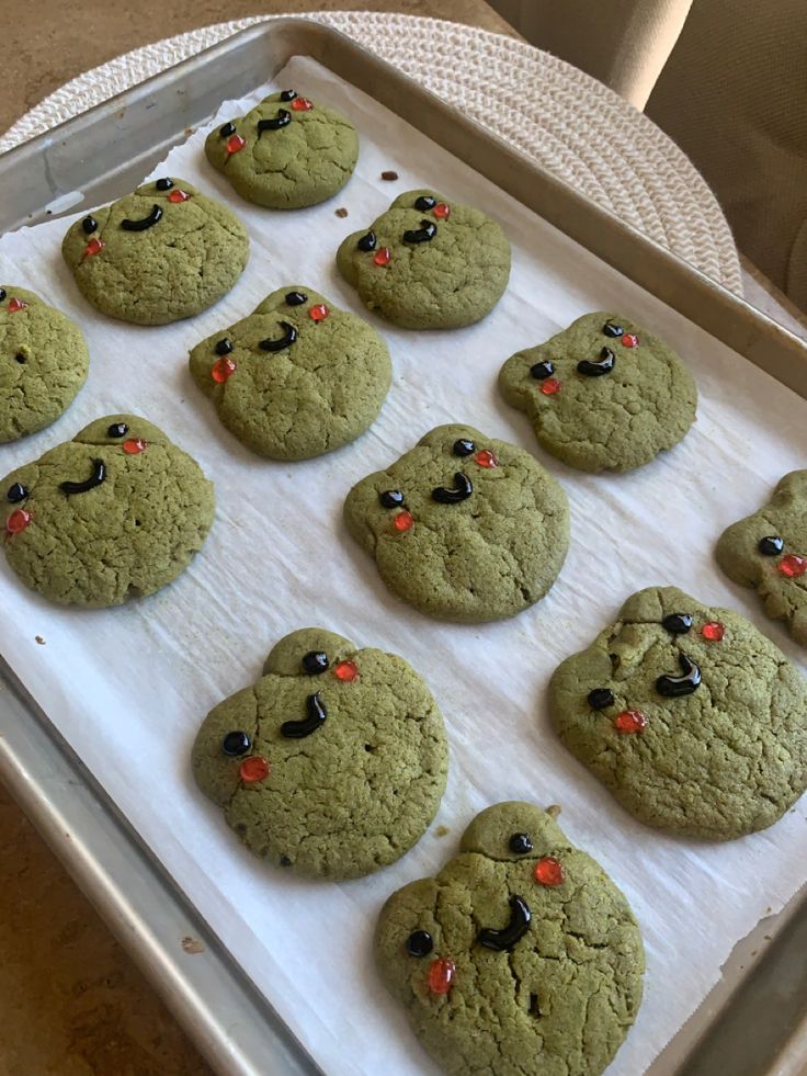 Frog baking aesthetic Matcha Frog Cookies, Frog Cookies, Me Pic, Matcha Cookies, Bakery Menu, Kawaii Cooking, Cute Baking, Cute Snacks, Pastry Art