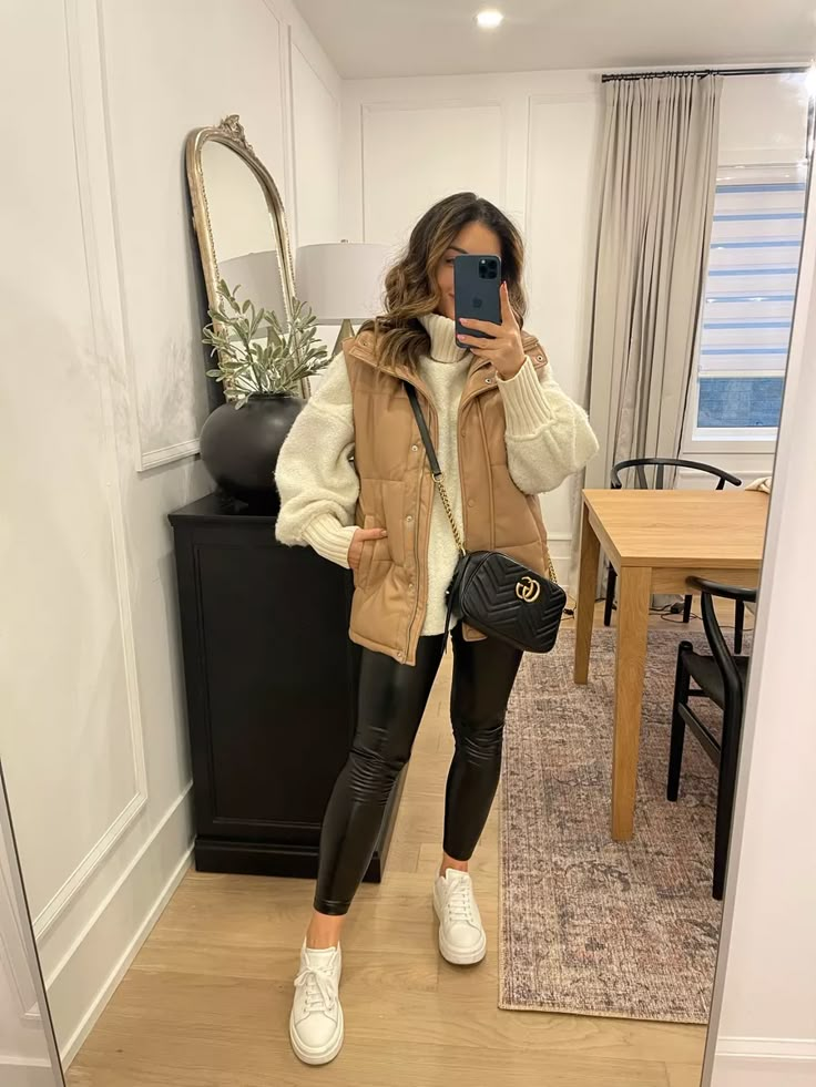 Crop Tops Winter Outfits, Outfits With Tan Vests For Women, Italy In The Winter Outfits, Fall Outfit With Vest, Puffer Vest Winter Outfit, Winter Outfits With Vest, Mountain Trip Outfit Winter, Winter Outfits Everyday, Beige Vest Outfits For Women