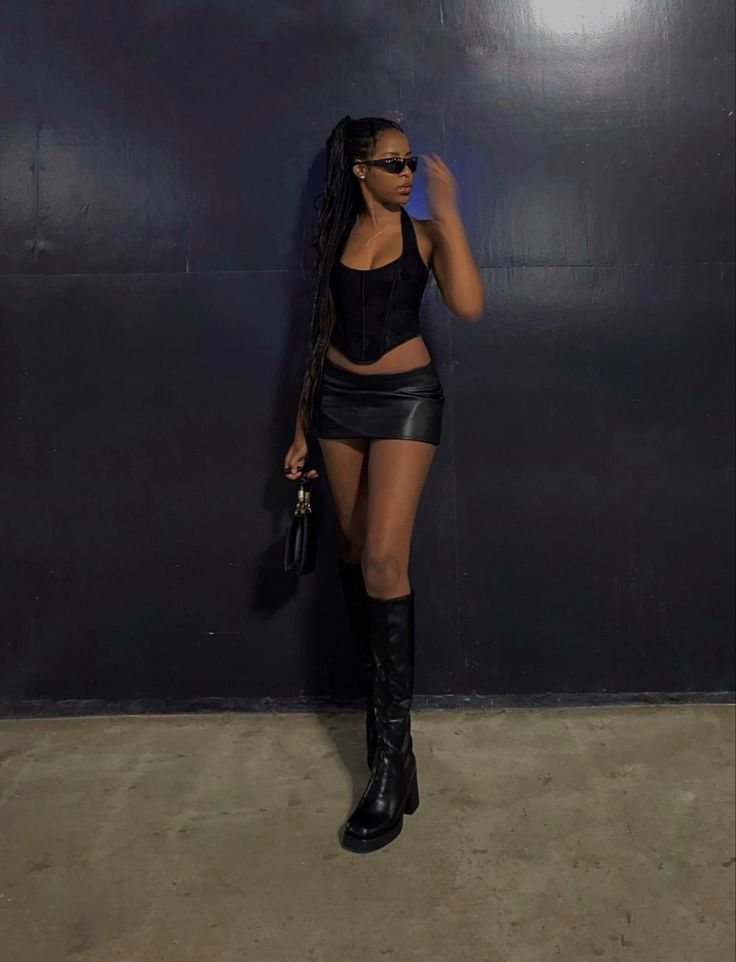 Mini Skirt Fits Black Women, Black Leather Skirt And Boots, All Black Leather Skirt Outfit, Leather Mini Skirt Outfit Black Women, Black Mini Skirt Outfit Black Women, Black Leather Skirt Outfit Concert, Leather Skirt And Boots Outfit, Mini Skirt Club Outfit, Leather Skirt Outfit Black Women