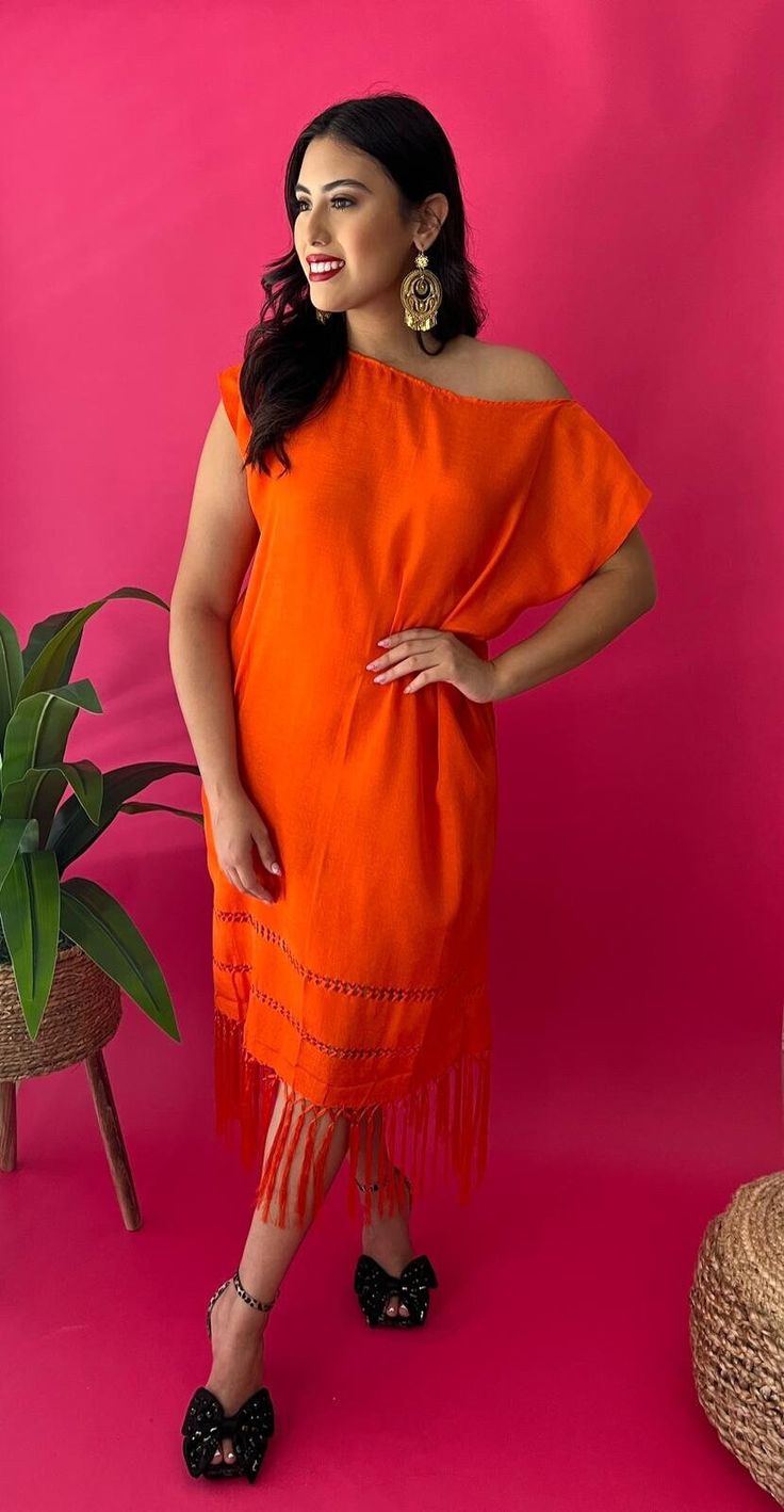 Rebozo dress, elegant and ideal for these Mexican parties. Elegant One-shoulder Midi Dress For Vacation, Elegant One-shoulder Beach Midi Dress, Elegant Orange Short Sleeve Midi Dress, Elegant Orange Midi Dress With Short Sleeves, One Shoulder Sundress For Party, One-shoulder Party Midi Dress, Elegant Orange Short Sleeve Dress, Short Sleeve Sundress Midi Dress For Party, Orange Maxi Party Dress