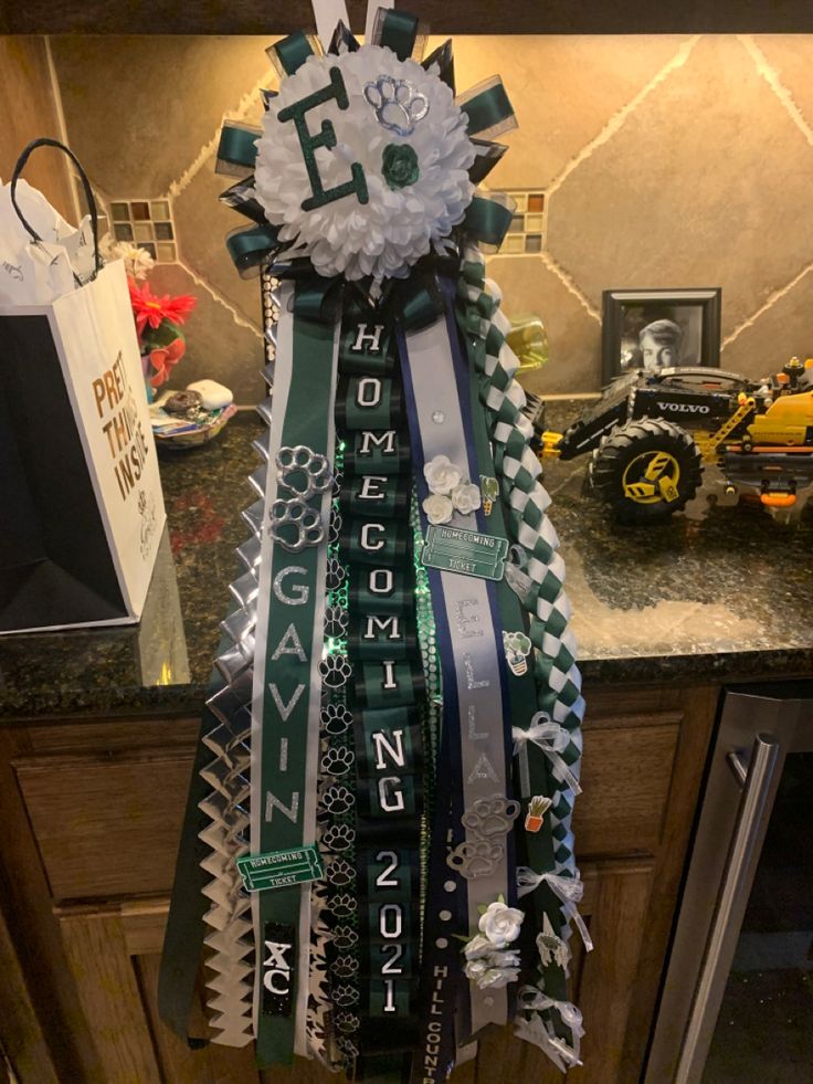 a bunch of ribbons that are on top of a counter next to a refrigerator door