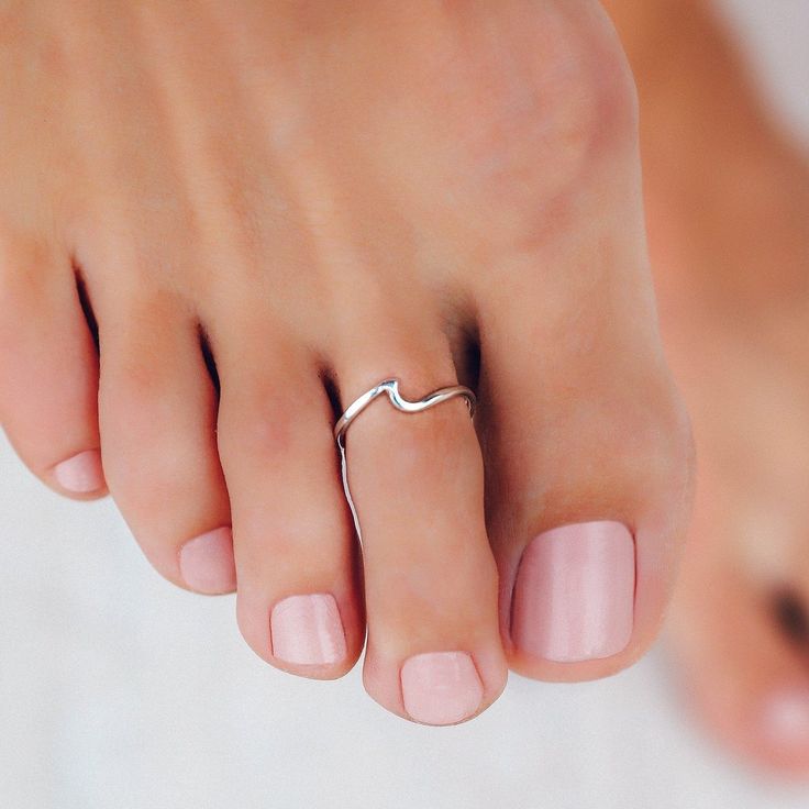 Wave Toe Ring | Pura Vida Bracelets Gold Toe Nails, Pura Vida Wave, Toes Ring Silver, Charms Earrings, Pink Toes, Summer Toe Nails, Pura Vida Bracelets, Toe Nail Designs, The New Wave