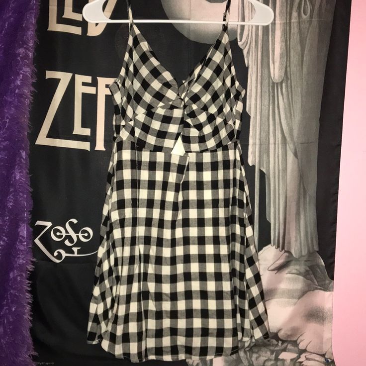 Never Worn And In Good Condition Gingham V-neck Mini Dress For Picnic, Cute Gingham Plaid Dress For Day Out, Cute Plaid Dress For Brunch, Cute Plaid Mini Dress For Picnic, Plaid V-neck Mini Dress For Picnic, Chic Gingham Plaid Dress With V-neck, Plaid Sundress For Brunch, Gingham Plaid Mini Sundress, Gingham Plaid V-neck Dress For Day Out