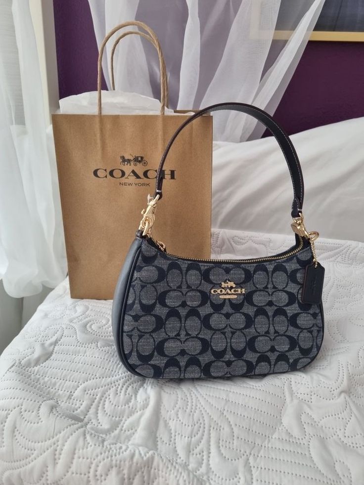 Coach Denim Bag Outfit, Luxury Denim Bag, Bags Inspo Aesthetic, Coach Denim Handbag, Coach Jeans Bag, Aesthetic Designer Bags, Denim Designer Bag, Coach Blue Bag, Coach Teri Shoulder Bag Outfit