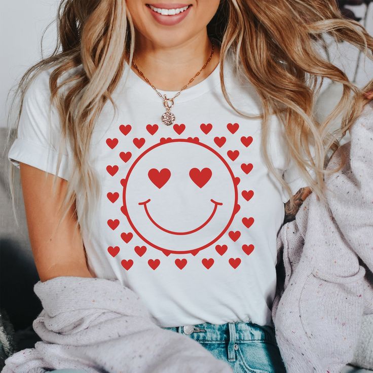 Smiley Heart Red Tee - Limeberry Designs Valentines Gift Ideas, Girls Valentine Shirt, Valentines Outfit, Valentine Messages, Heart Shaped Valentines, Cute Valentines, Gift Ideas For Women, Heart Red, Festival Shirts