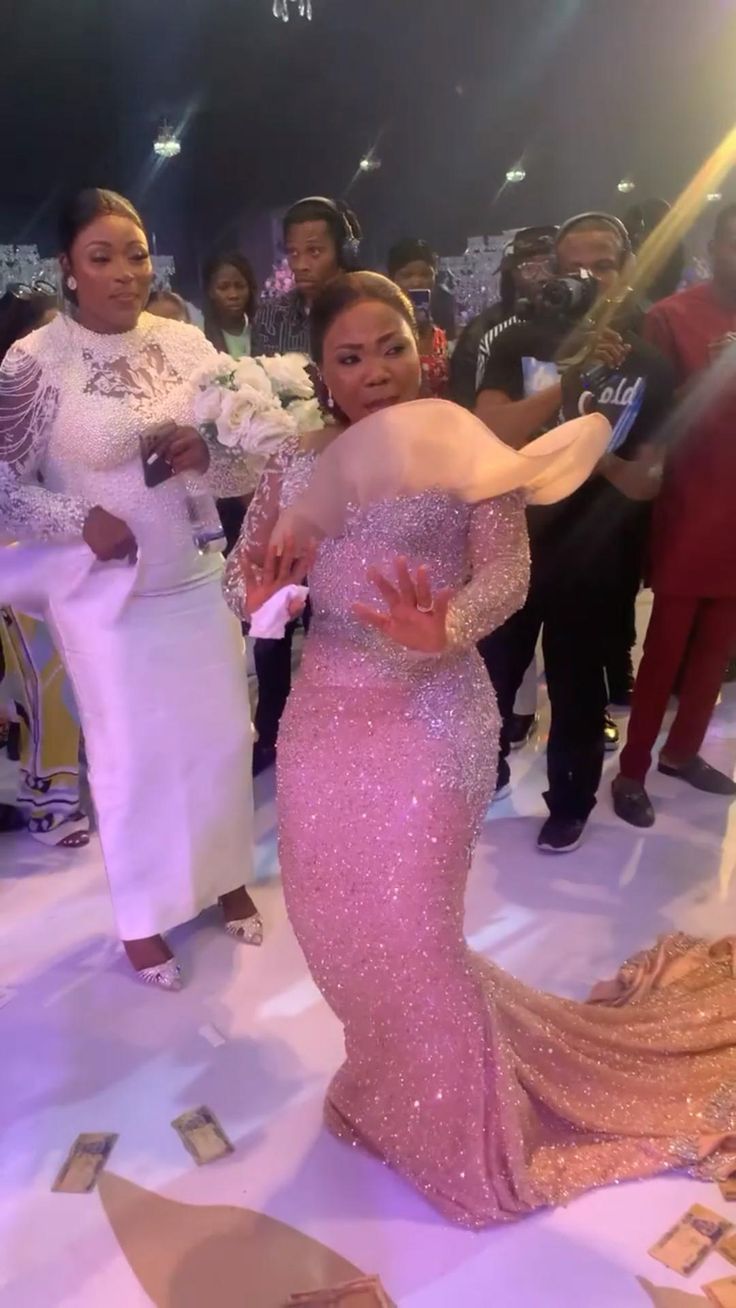 Nigerian Wedding Reception Dress, Reception Gown For Bride, Bride Reception Dress, Wedding Reception Gowns, Bride Dance, Lace Styles For Wedding, Lace Dress Classy, Reception Bridal Dress, African Bridal Dress