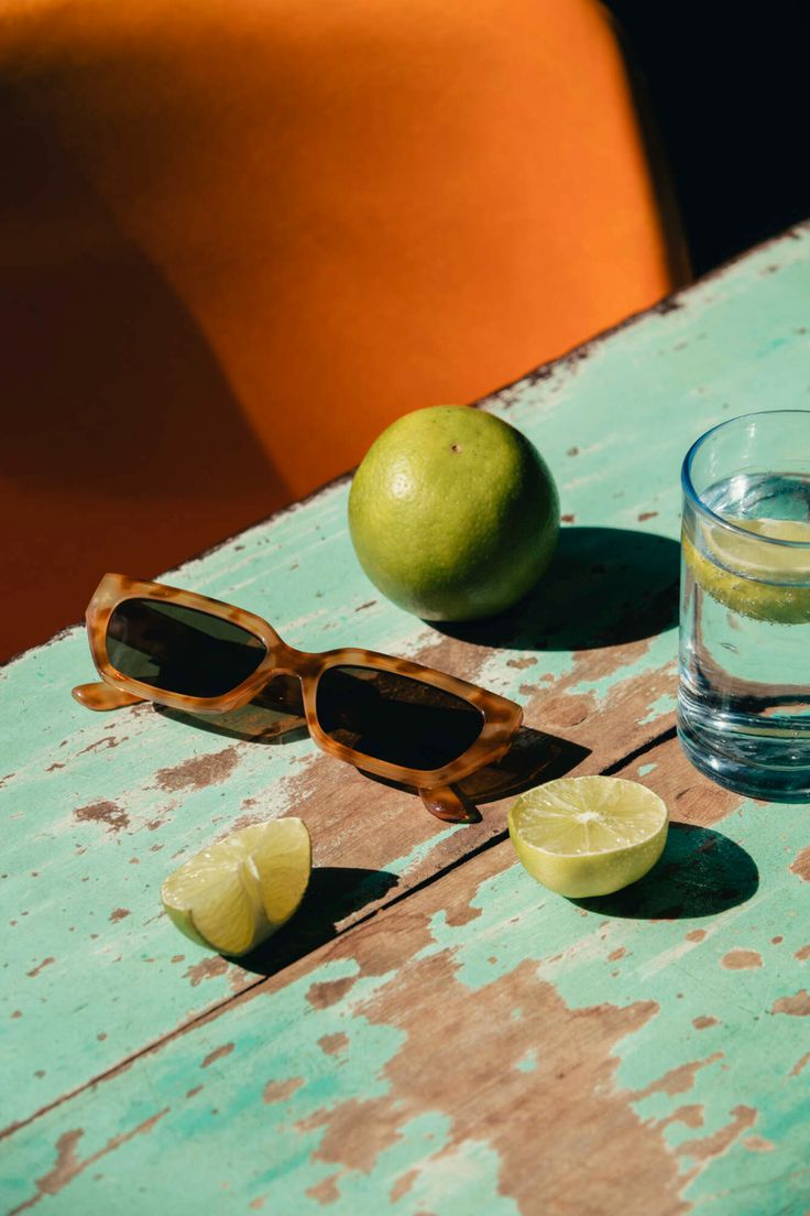 MANGO SUMMER 2020 - Romain Laprade - Photographer Glasses Photography Ideas Model, Eyewear Poster Design, Sunglasses Photoshoot Product, Sunglasses Product Shoot, Sunglasses Photography Ideas, Sunglasses Flatlay, Sunglasses Product Photography, Sunglasses Photoshoot, Sunglass Photography