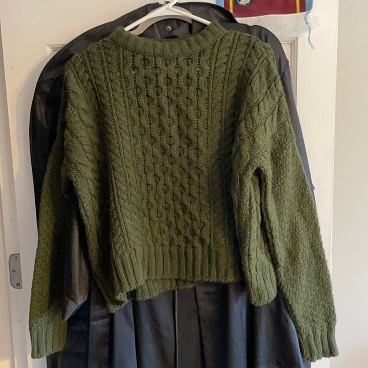 Green Sweater From Urban Outfitters (Bdg Brand) New With Tags Green Sweater Women, Fisherman Knit Sweater, Green Sweaters, Oversized Black Sweater, Taupe Sweater, Pullovers Outfit, Grandpa Core, Dark Academia Clothes, Academia Clothes