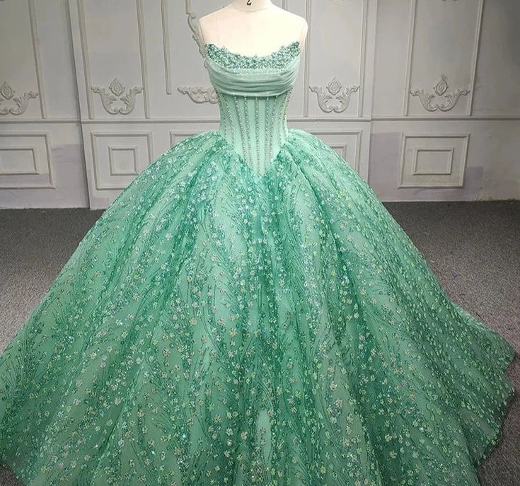 Green Quinceanera Dress, Princess Quinceanera Dresses, Quinceanera Dresses Green, Quinceanera Gowns, Gown Fitted, Quince Stuff, Beaded Ball Gown, Green Quinceanera, Green Quinceanera Dresses