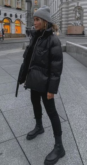 Winter Outfits 2023 Puffer, Bulky Sneakers Outfit, Queenstown Winter Outfit, Tall Chelsea Boots Outfit Women, Bomer Outfits Women, Outfits For Iceland Winter, Nyc Winter Outfits Women, Winter Hoodie Outfit Women, Vancouver Winter Outfit