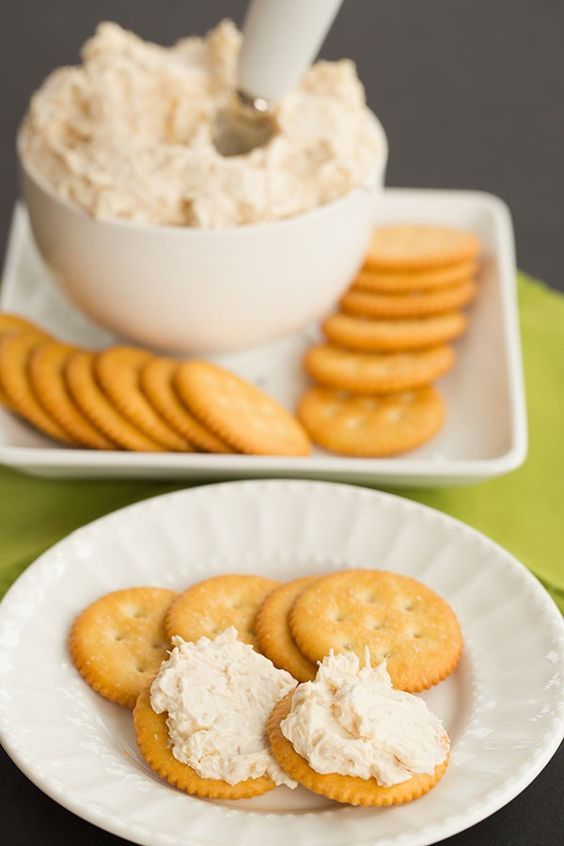 crackers with cream cheese and crackers on the side are ready to be eaten