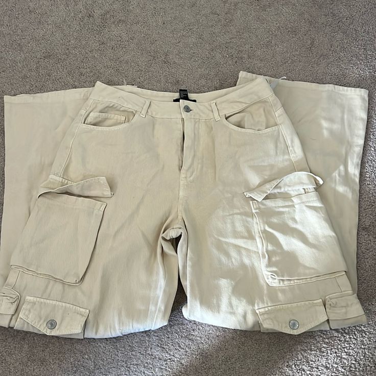 New With Tags Tan Cargo Pants From Forever 21, Size Xl (More Like L - Not Much Stretch) Forever 21 High Waist Casual Bottoms, Trendy Straight Leg Bottoms By Forever 21, Casual High Waist Pants By Forever 21, Forever 21 Straight Leg Bottoms With Pockets, Forever 21 Bottoms With Pockets For Spring, Trendy Forever 21 Straight Leg Bottoms, Forever 21 Casual High Waist Pants, Trendy Forever 21 Bottoms With Pockets, Casual Cotton Pants By Forever 21