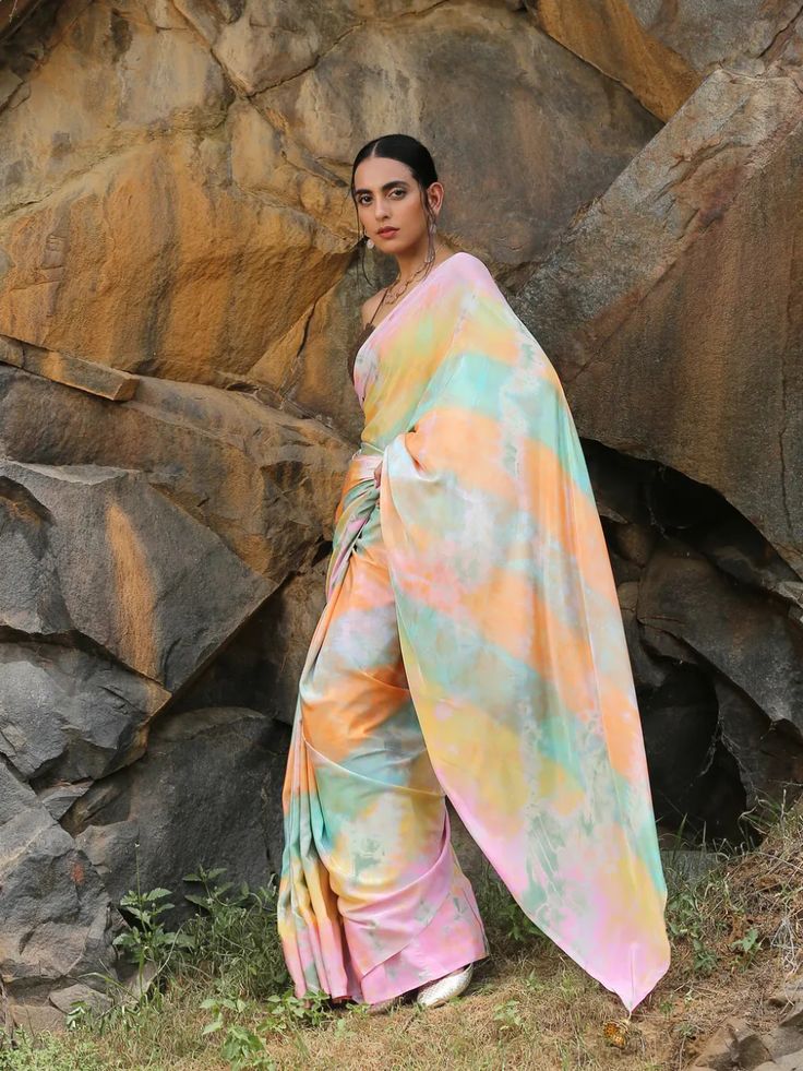 Shibori Tie And Dye Sarees Are The Hottest Trend This Holi Season! Holi Outfits, Tie Dye Saree, Holi Festival Of Colours, Festival Of Colors, Spring Celebration, Organza Sarees, Saree Photoshoot, Designer Ties, Holi Festival