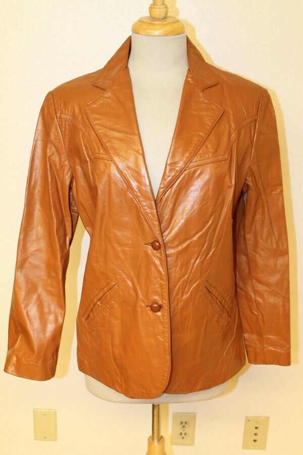 WOMENS SHEPLERS VTG BRONZE BROWN LEATHER BLAZER/JACKET SZ 14 ITEM FEATURES Brand: SHEPLERS VINTAGE BRONZE BROWN LEATHER BLAZER/JACKET  Material           Outside: Leather             Liner: NYLON            Condition         Outside: Very Good. Minor nicks and scuffs.  (see pictures)         Liner: Very Good  (see pictures) Size: 14 (Sizes vary between brands and eras, so please use the measurements below for a better gauge of actual size.) Measurements (measured flat) Chest (armpit to armpit): Formal Fitted Brown Leather Jacket, Vintage Brown Classic Leather Jacket For Work, Classic Vintage Brown Leather Jacket For Work, Vintage Office Blazer For Fall, Brown Formal Sport Coat For Fall, Formal Brown Sport Coat For Fall, Brown Leather Jacket With Notch Lapel For Formal Occasions, Retro Leather Outerwear For Formal Occasions, Retro Leather Jacket For Formal Occasions In Fall