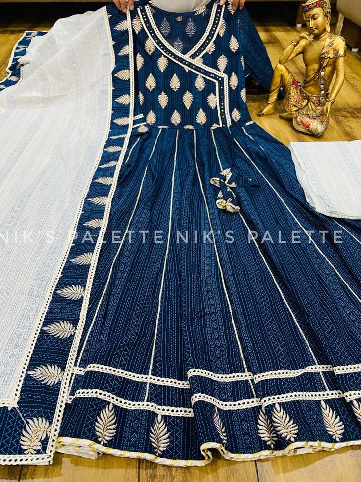 Chudithar Design, Mayo Dress, Kurthi Design, Navy Blue Anarkali, Ladies Suit Design, Bridal Anarkali Suits, Cotton Suit Designs, Princess Boutique, Dupatta Border