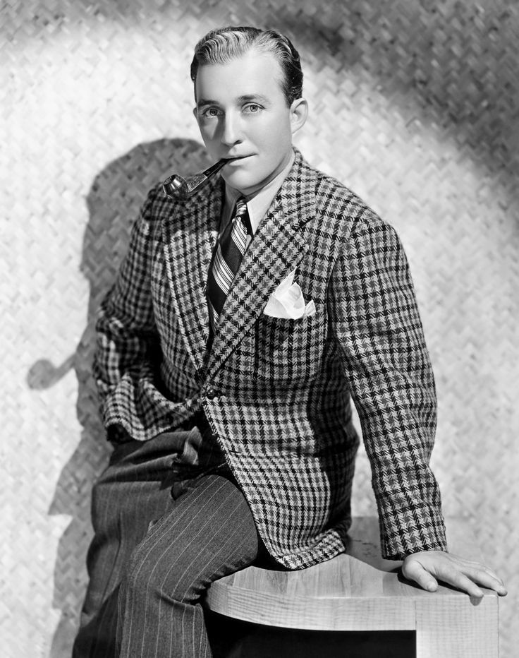 Bing Crosby, Checked Blazer, Golden Age Of Hollywood, Movie Photo, Vintage Hollywood, Classic Movies, Studio Portraits, Vintage Movies, Hollywood Stars