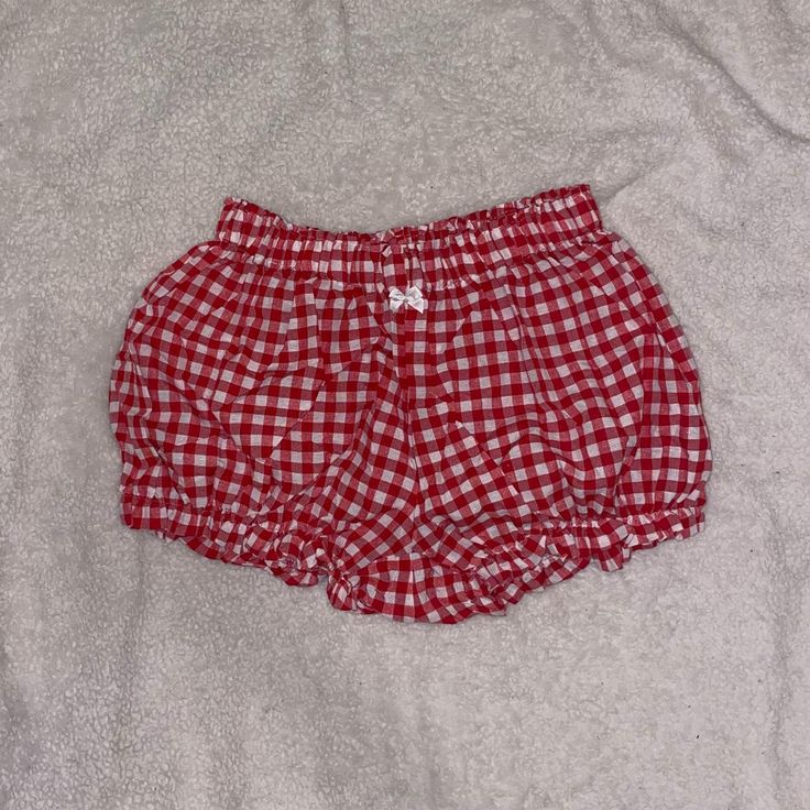 Cute Farm Girl Shorts Size: S Brand: Unknown Condition: New Measurements Length: 32 Cm Waist: 30 Cm Hips: 50 Cm #Gingham #Farmgirl #Picnic #Coquette #Summer White Cotton Short Bloomers, Cute Short Red Bottoms, Casual White Short Bloomers, Cute Short-length Red Bottoms, Cute Red Shorts For Spring, Cute Red Spring Shorts, Cute Gingham Cotton Bottoms, Cute White Bottoms With Elastic Waistband, Farmgirl Outfits