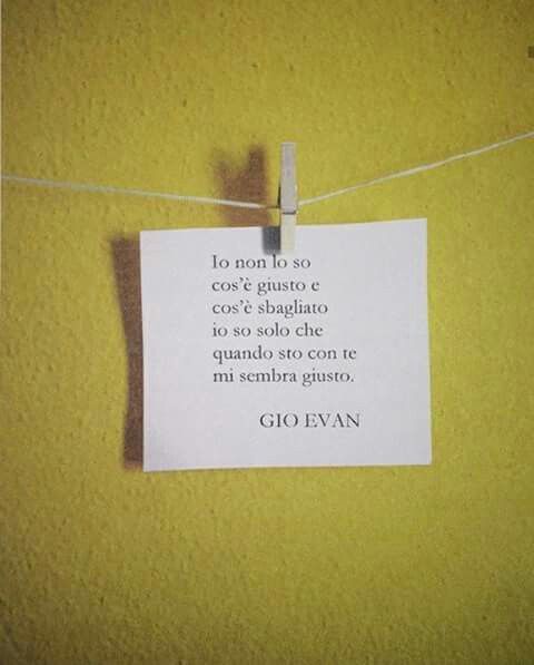 a piece of paper hanging from a clothes line with a quote written on it that reads, to not to so cos e guste