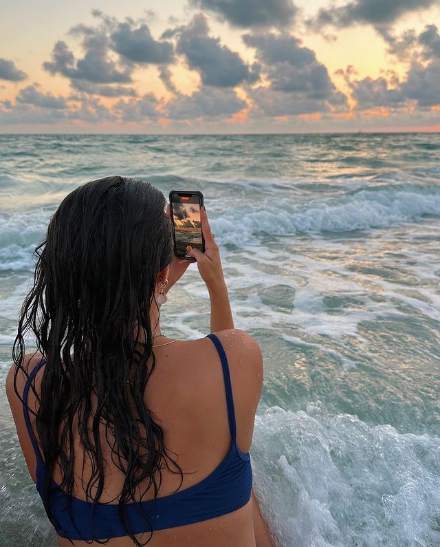 All Posts • Instagram Beach Photography Poses Women, Beach Girl Aesthetic, Summer Picture Poses, Shotting Photo, Summer Goals, Foto Poses, Foto Ideas Instagram, Summer 24, Beach Poses