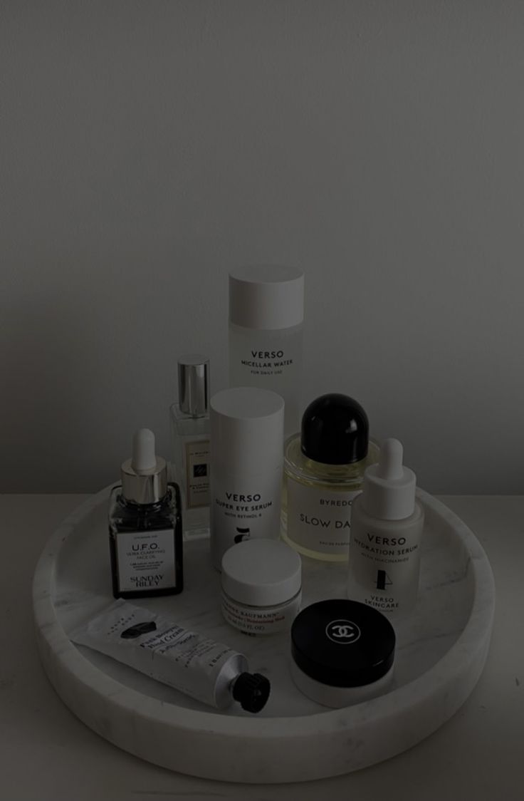 Black And White Clean Aesthetic, Skin Care Black Aesthetic, Black And White Aesthetic Skincare, Black And White Skincare Aesthetic, Black Skincare Aesthetic, Skincare Dark Aesthetic, Black Self Care Aesthetic, Skin Care Aesthetic Pictures, Dark Esthetics