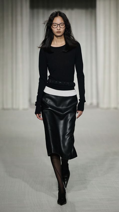 Leather Skirt Outfit, Runway Outfits, Rock Outfit, Runway Looks, Skirt Outfit, Mode Inspo, 가을 패션, Party Looks, Looks Style