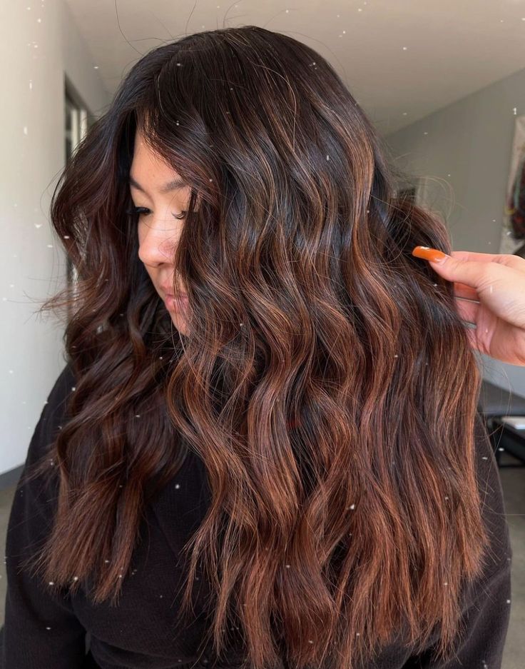 Inspiration Dimensional Brunette Auburn, Warm Dimensional Brunette, Spring Hair Color Trends, Winter Hair Colors, Rich Brunette, Hot Hair Colors, Spring Hair Color, Brown Hair Balayage, Brown Balayage